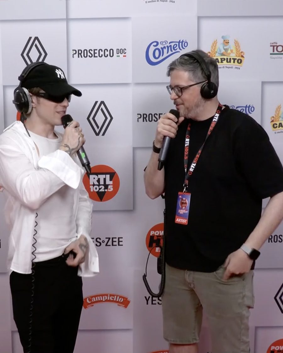 Intervista nel backstage del Power Hits Estate