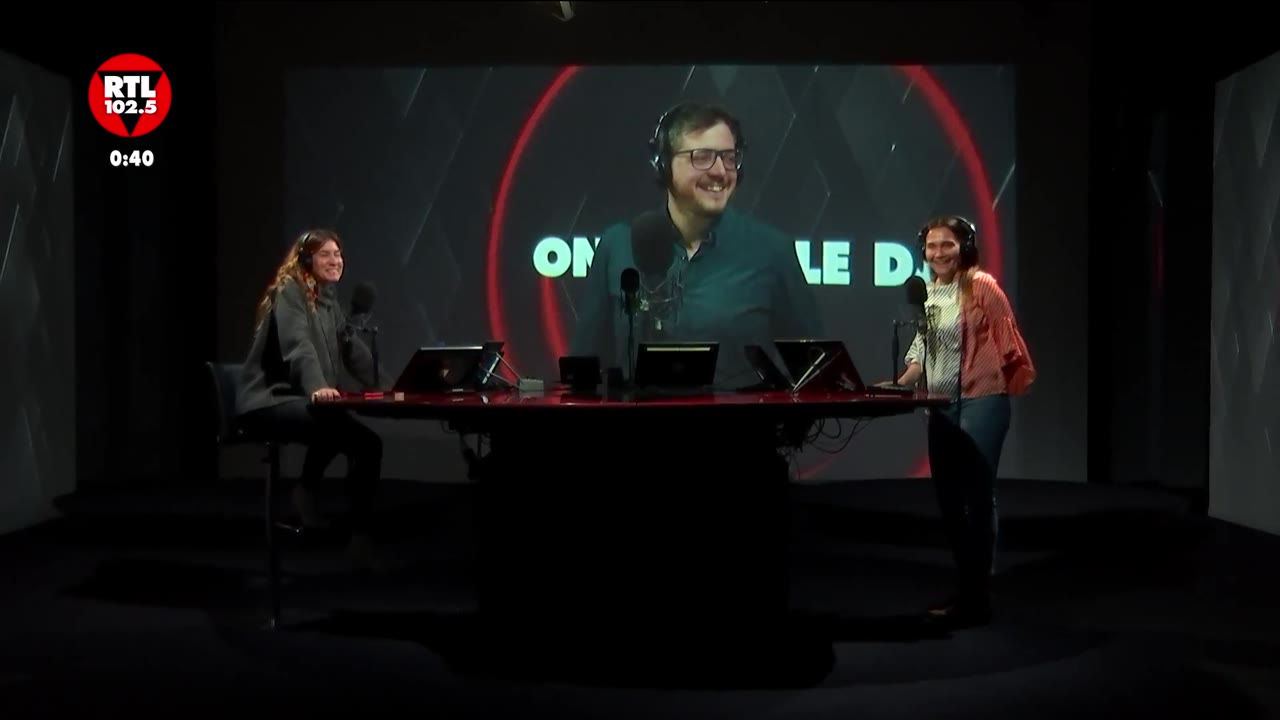 Emanuele Carocci in diretta a Onorevole DJ su RTL 102.5